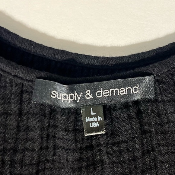 SUPPLY AND DEMAND Women’s Black Top Short Sleeve Size Large NWOT - Picture 4 of 5